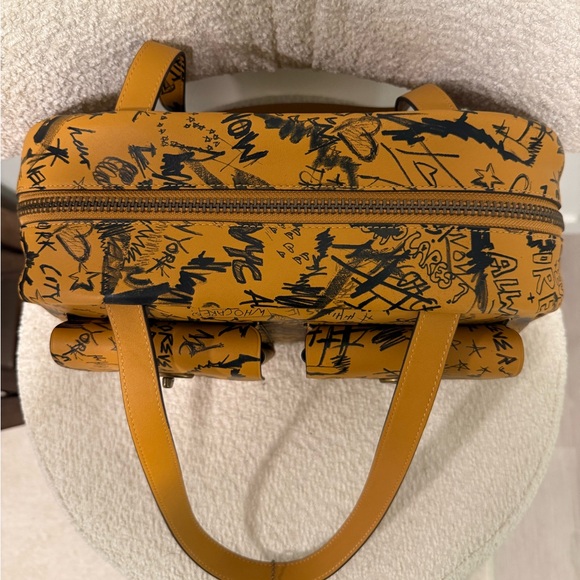 Coach Graffiti Twin Turnlock - Picture 4 of 7